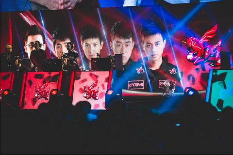 浪起才稳的欧洲王者,FNC vs AHQ | 赛后分析