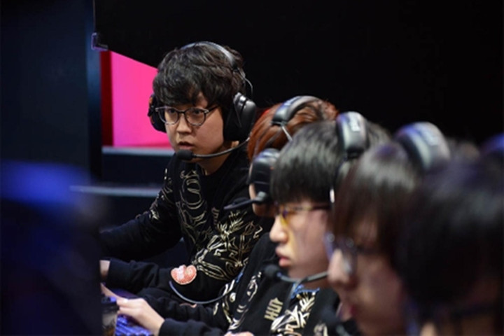 EDG、OMG精彩交锋,RNG迎来首败 | 每日速报