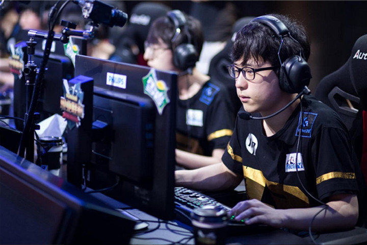 每日速报:WE、RNG险胜对手,LGD失误葬送好局