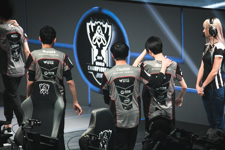 S6小组赛次轮D2速报:H2K大爆发连赢四场 EDG小组第二晋级八强