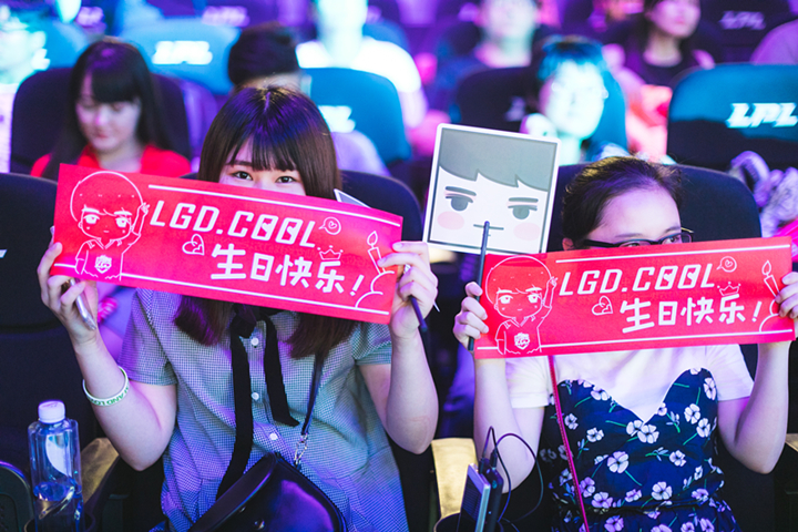 2017LPL夏季赛红黑评第九回:小组头名悬而未决,出线形势暗潮汹涌