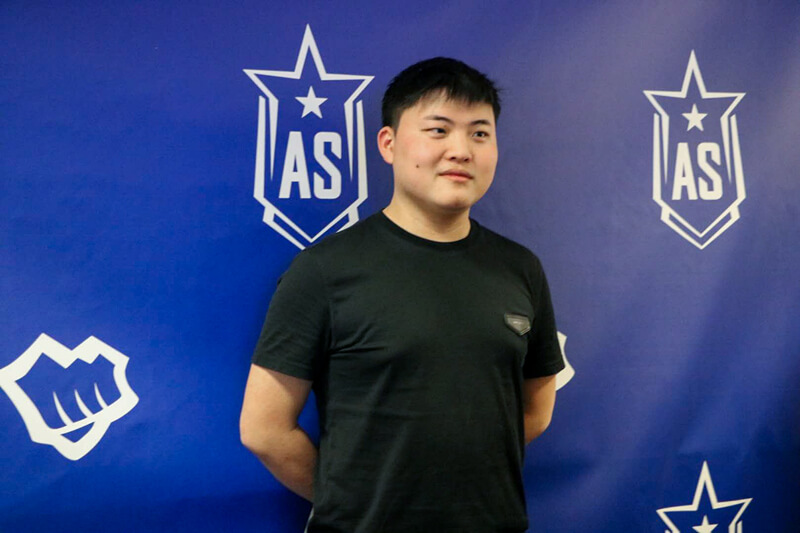 2017全明星赛Uzi赛后群访:期待明天的比赛 战胜LCK的机会还是很大的