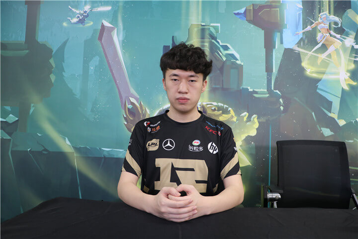 RNG Xiaohu专访:在你意识到你要失去一些东西时会很想挽留它