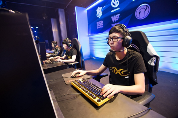 电竞选手u神曾龙和他的高考故事