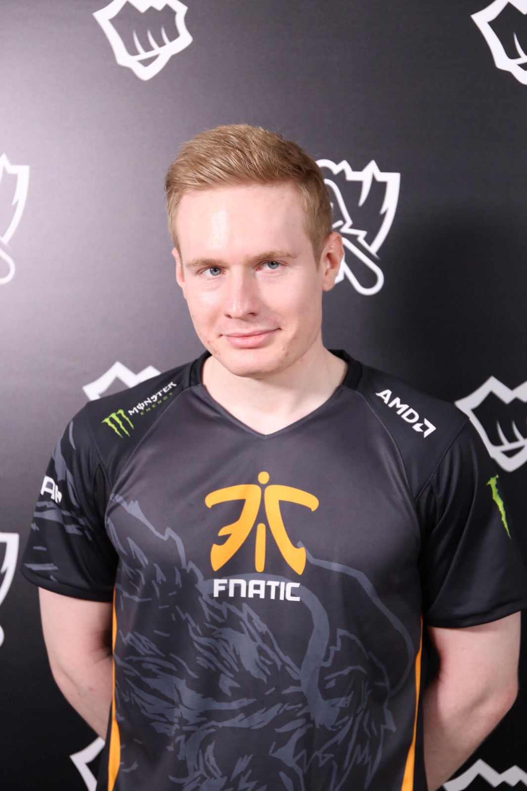 fnc中单caps,打野broxah赛后采访:来世界赛希望挑战最强大的对手